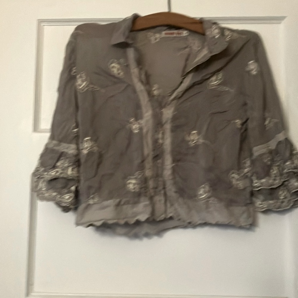 Grey with light cream embroidery johnny was cropped shitt